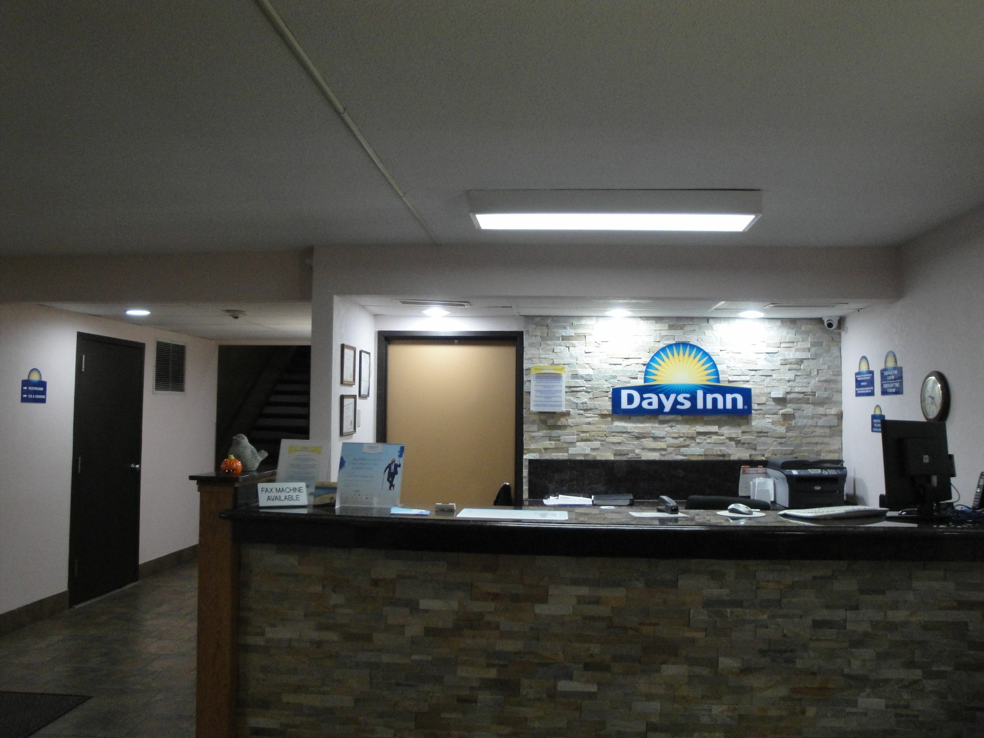 デイズ イン バイ ウィンダム メーソン シティ メイソンシティ エクステリア 写真